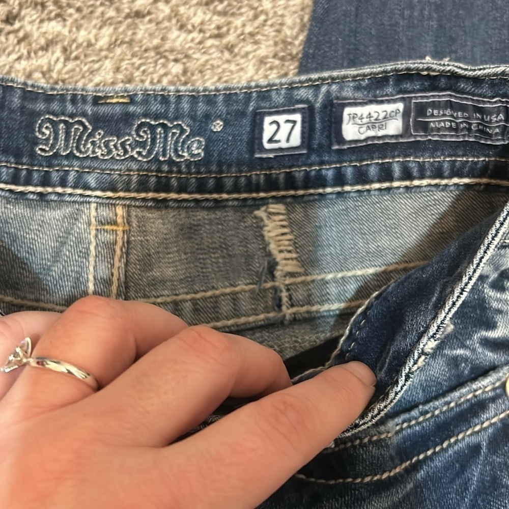 Miss Me Cropped Jeans Size 27 - Picture 6 of 9